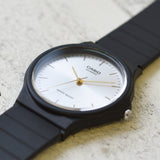 Casio Unisexuhr – MQ-24-7E2LDF