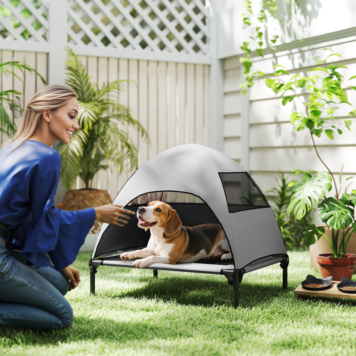 PawHut Hundeliege Outdoor mit Dach, Erhöhtes Hundebett für Mittelgroße Hunde, 76 x 61 x 71cm, Hellgrau – Produktabbildung 2