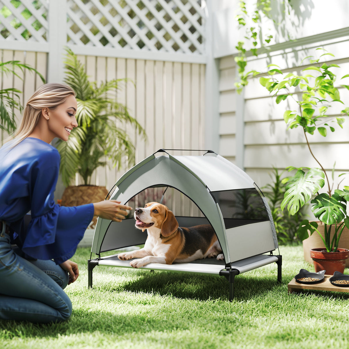 PawHut Hundeliege Outdoor mit Dach, Erhöhtes Hundebett für mittelgroße Hunde, mit Stahlrahmen – Produktabbildung 2