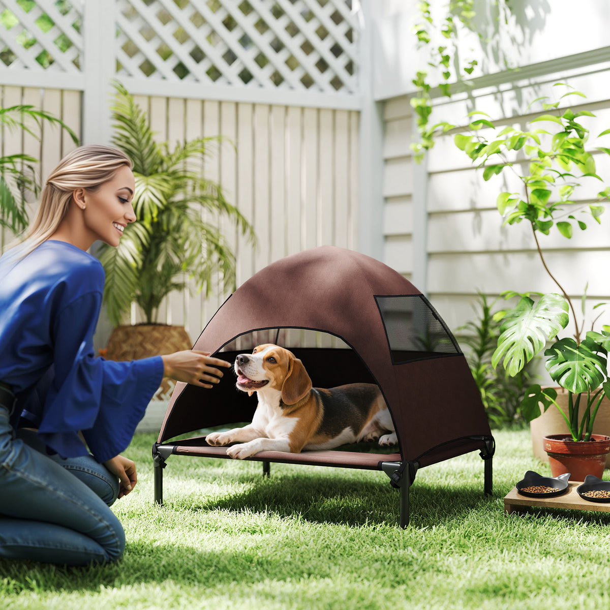 PawHut Hundeliege Outdoor mit Dach, Erhöhtes Hundebett für Mittelgroße Hunde, 76 x 61 x 71cm, Kaffee – Produktabbildung 2
