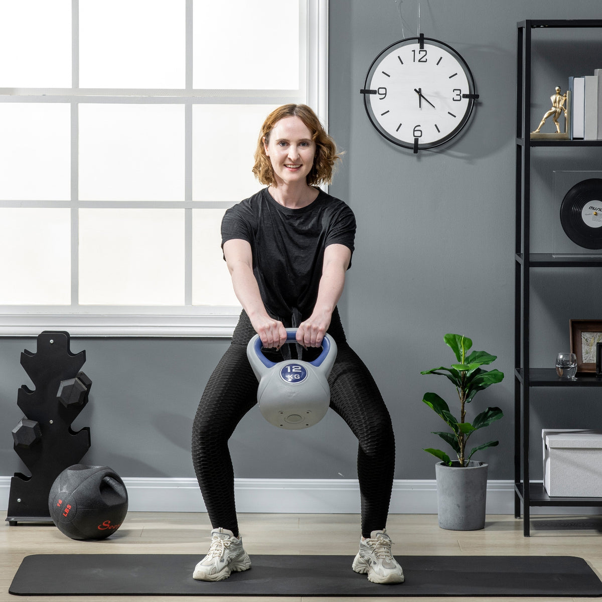 Kugelhantel, Kettlebell, 12 kg, flache Unterseite, großer Griff, Kunststoffmantel, blau, 26 x 17 x 29 cm – Produktabbildung 2