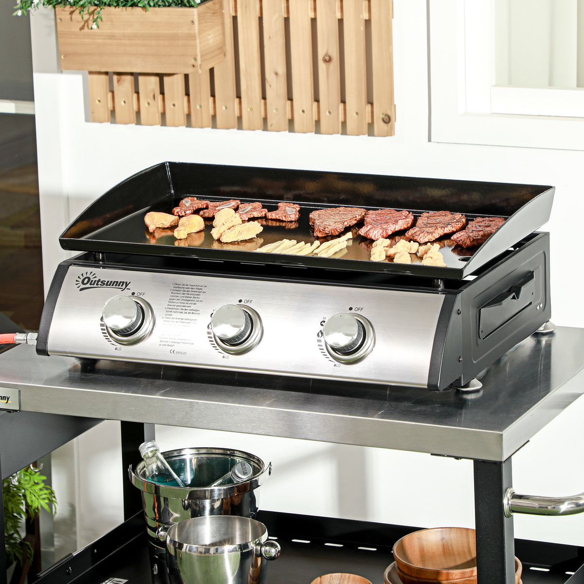 Gas grill with lid, 3 burners, grease drip tray, non-stick plate, 63x47x25 cm, black/silver (2)