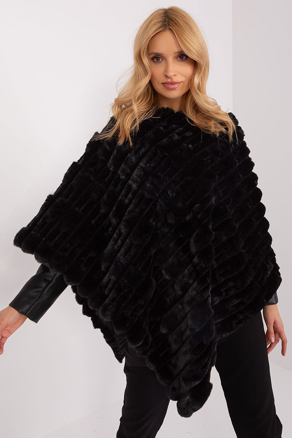  Poncho model 190855 Wool Fashion Italia 