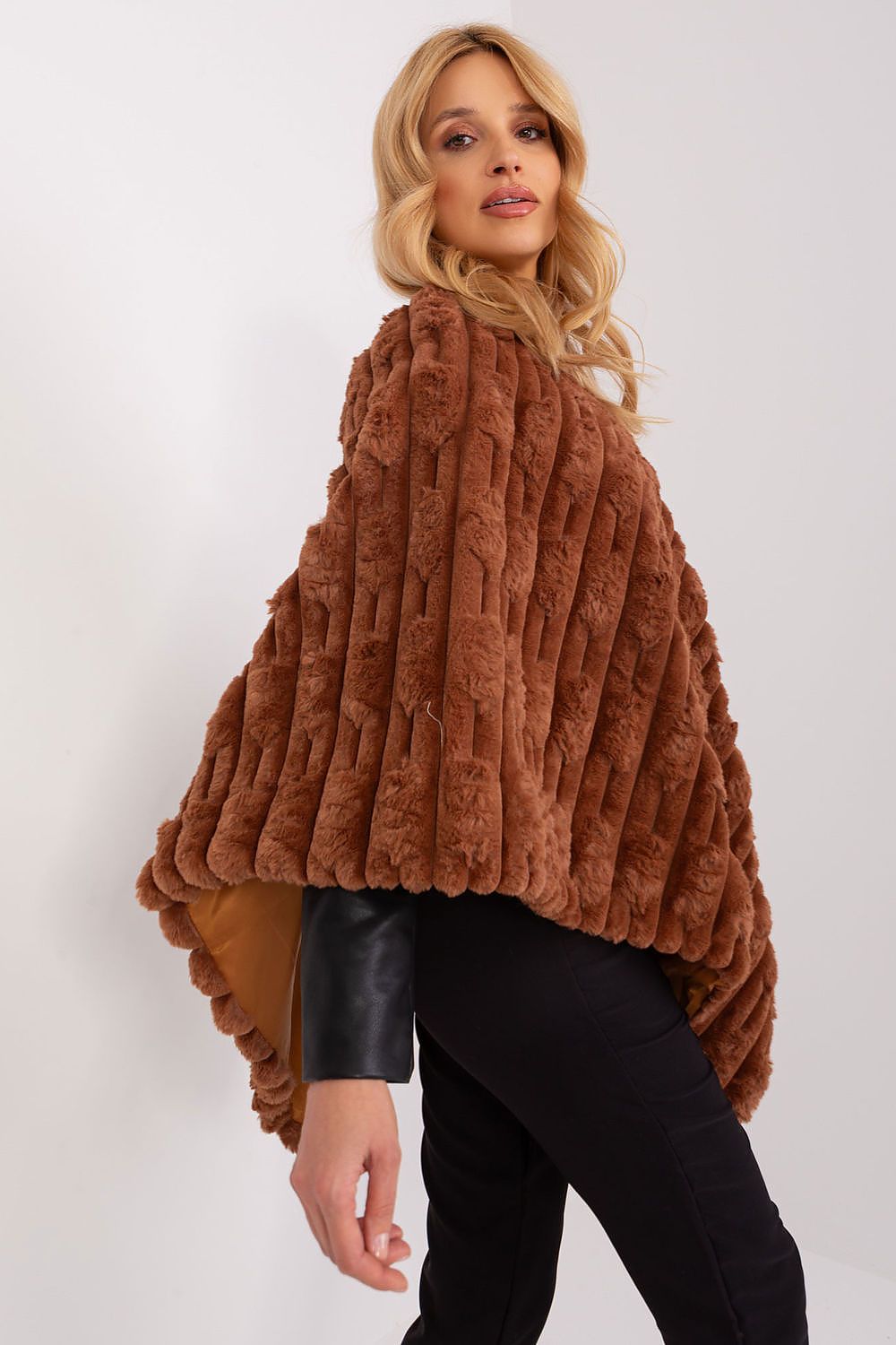  Poncho model 190856 Wool Fashion Italia 